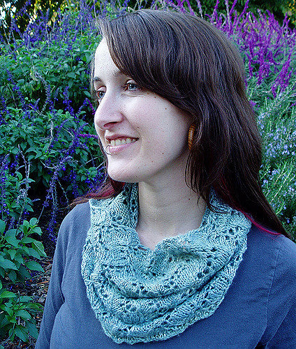 Switchback Cowl - Avenue Yarns